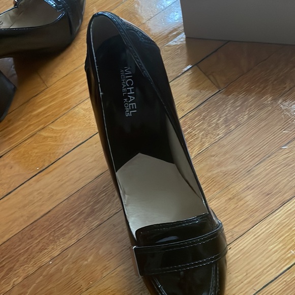 EUC Michael Kors Lattington Pump (black patent finish) - original box - Picture 10 of 12